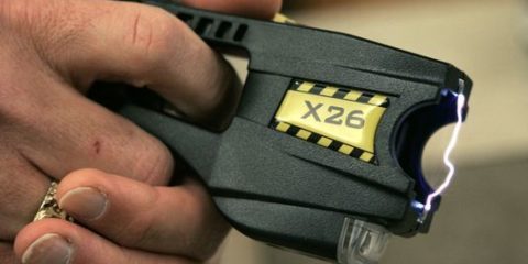 Detroit moves ahead on plans to equip police with stun guns